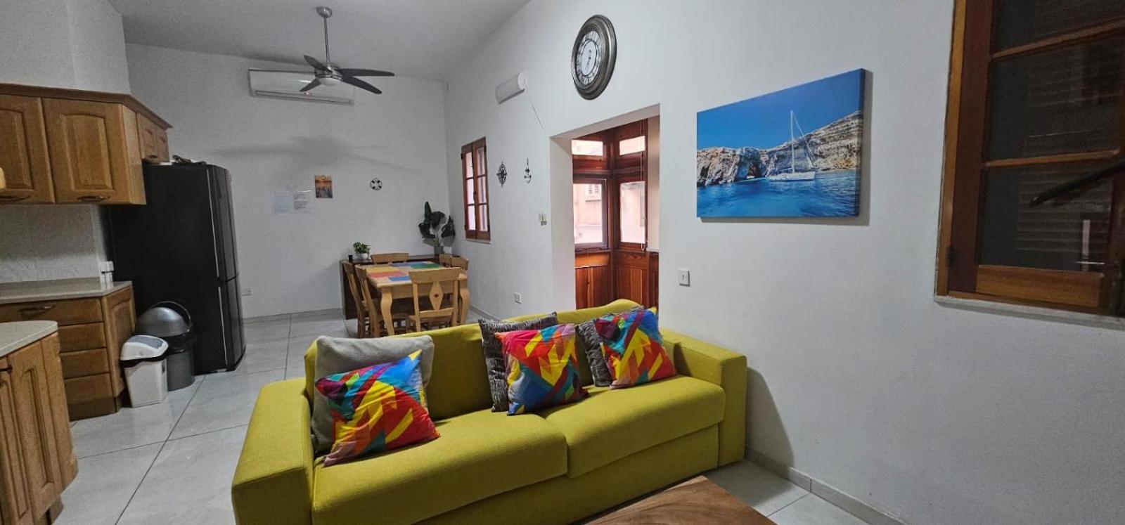 3 Floors Villa On Promenade 4 Bedrooms 3 Bathrooms Слима Экстерьер фото